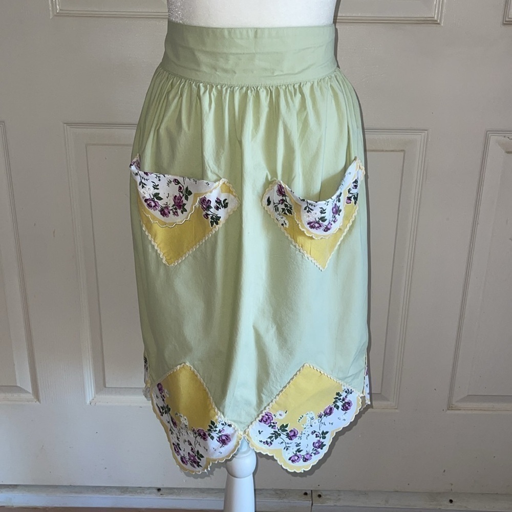 Anthropologie Light Green Floral Handkerchief Pocket And Hem Adult Apron